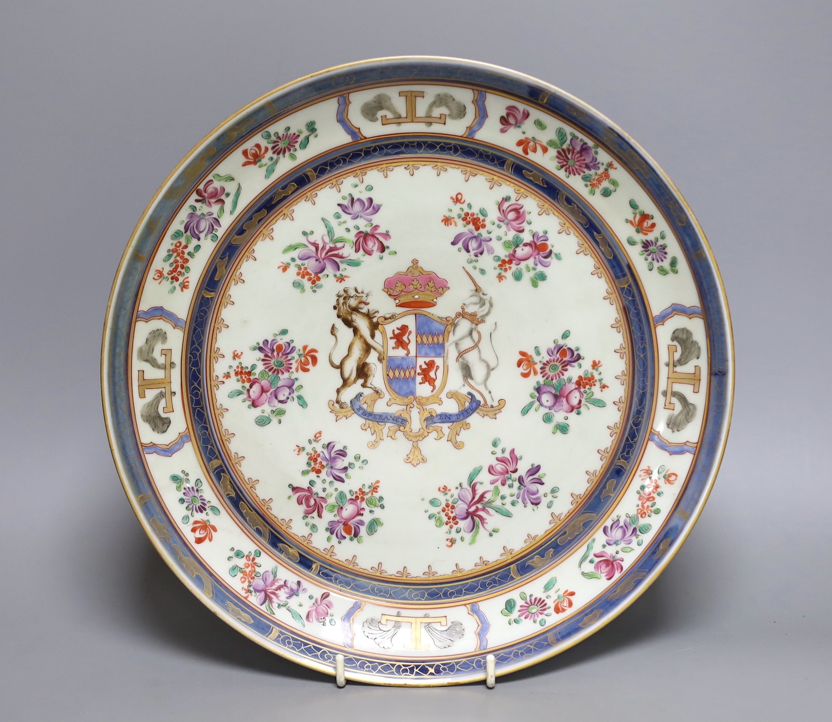 A Samson, Paris, Chinese armorial style dish, 29:5 cms diameter